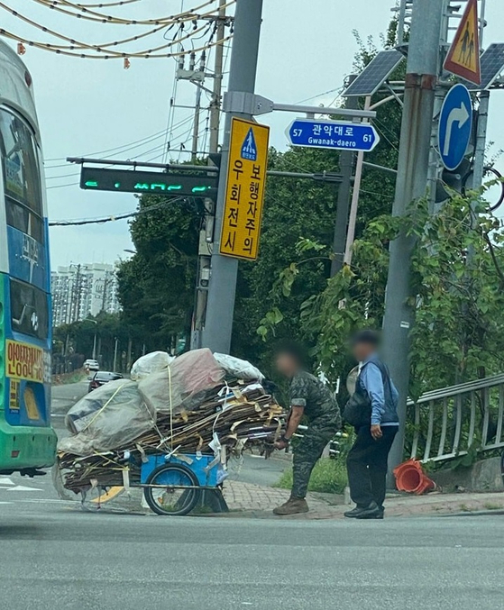 지난 1일 '육군훈련소 대신 전해드립니다'에 ″미담 사례를 제보한다″는 글과 사진이 올라왔다. 〈사진='육군훈련소 대신 전해드립니다' 페이스북 캡처〉