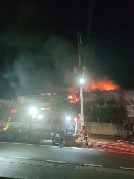 이번엔 차량용 폐배터리 보관 창고에서 불...1시간 40분 만에 진화