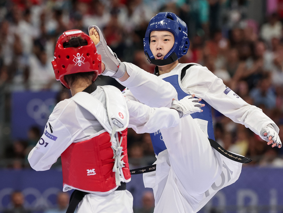 2024 파리올림픽 태권도 여자 57kg급 준결승에서 한국 김유진이 중국의 뤄쭝스와 경기에서 승리했다. (연합뉴스)