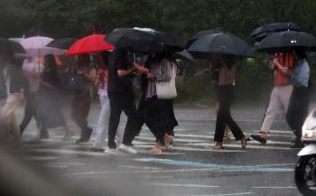 전남 신안 호우주의보…전국 폭염특보 유지