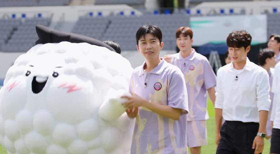 [피플]축구·예능·영화까지… 임영웅, 떴다 하면 '1위'