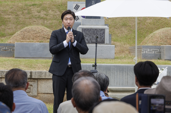 '친일인사 공직임용방지 특별법'을 대표 발의한 더불어민주당 김용만 의원 〈출처=연합뉴스〉