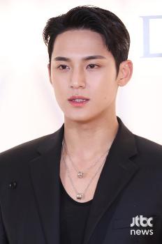 세븐틴 민규, 광고 촬영장 비공개 사진 유출 “직원 대기발령“