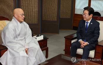 이재명, 의·정 갈등에 “중재 역할 필요. 종교계 나서달라“