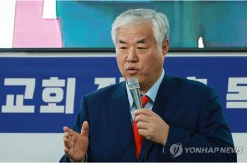 '공천 대가로 헌금 요구' 혐의…전광훈 목사 불구속 송치 