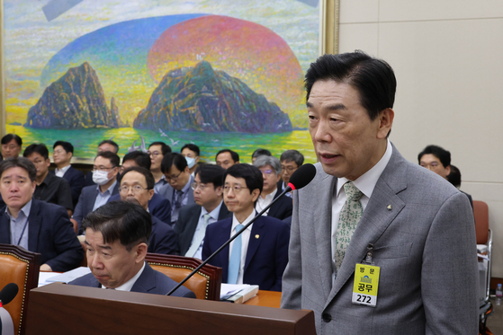 김형석 독립기념관장이 지난달 26일 오전 국회에서 열린 정무위원회 전체회의에서 위원 질의에 답하고 있다. 〈사진=연합뉴스〉