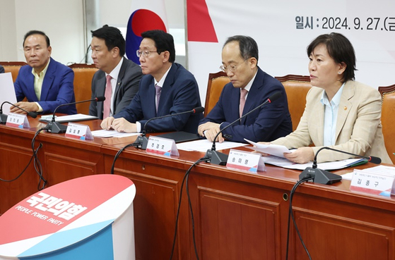 오늘(27일) 국회에서 열린 한국형 소득, 경영안전망 민당정 협의회에서 송미령 농림축삭식품부 장관이 발언을 하고 있다. 〈사진=연합뉴스〉