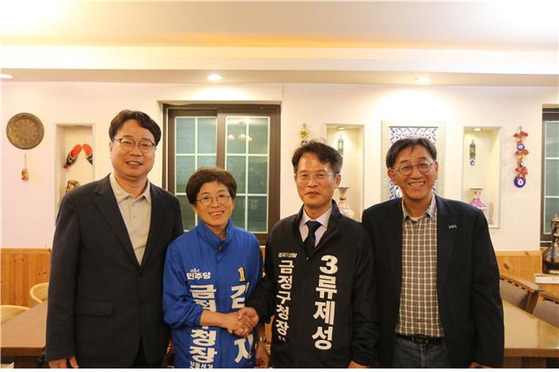 (왼쪽부터)이재성 민주당 부산시당위원장, 김경지 민주당 후보, 류제성 조국혁신당 후보, 유대영 조국혁신당 혁신정책연구원 졍책부원장.