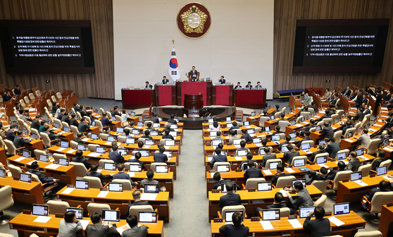 4일 오후 열린 국회 본회의에서 윤석열 대통령의 재의 요구로 국회로 돌아온 '김건희 여사 특검법'과 '채상병 특검법', 지역화폐법 개정안이 모두 부결됐다. 〈사진=연합뉴스〉