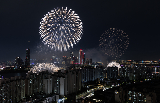 오는 5일 서울세계불꽃축제 2024가 개최된다. 사진은 지난해 불꽃축제 모습.〈사진=연합뉴스〉