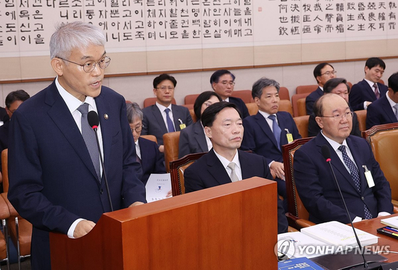 천대엽 법원행정처장이 7일 국회에서 열린 법제사법위원회의 대법원 국정감사에 출석해 업무 보고를 하고 있다. 〈사진=연합뉴스〉