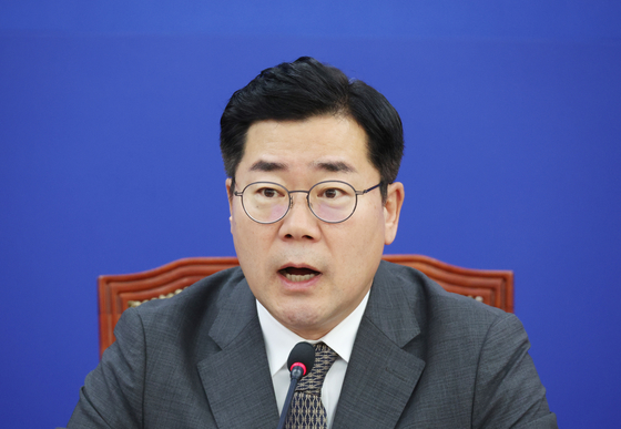 박찬대 더불어민주당 원내대표가 10일 국회에서 열린 국정감사 대책회의에서 발언하고 있다. 〈사진=연합뉴스〉