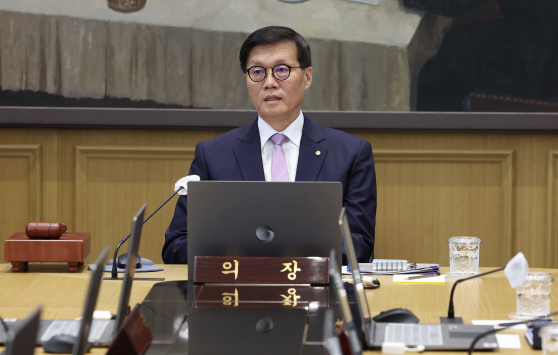 이창용 한국은행 총재가 11일 서울 중구 한국은행에서 금융통화위원회를 주재하고 있다. 〈사진=사진공동취재단〉