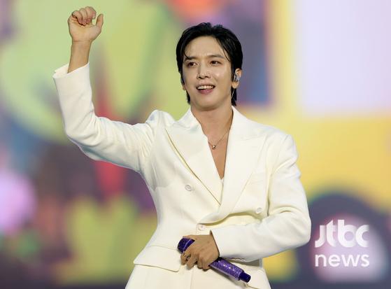 '골든웨이브' 정용화, 일본 팬심 사로잡은 믿고 보는 무대