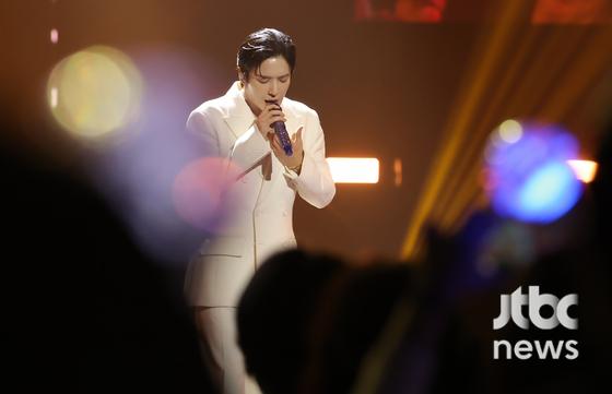 '골든웨이브' 정용화, 일본 팬심 사로잡은 믿고 보는 무대