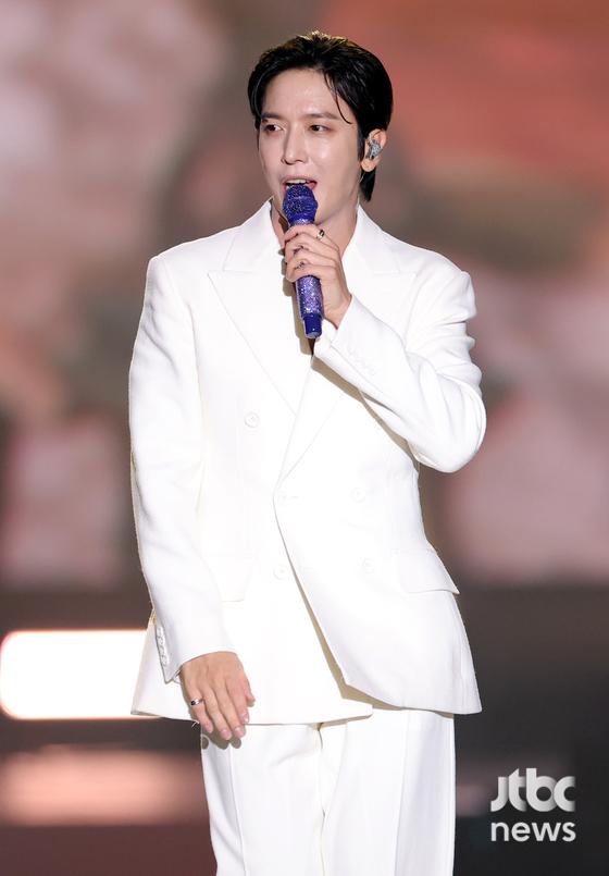 '골든웨이브' 정용화, 일본 팬심 사로잡은 믿고 보는 무대