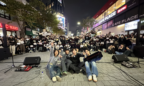 '안테나 신인 밴드' 드래곤포니, 팝업 버스킹 뜨거운 호응