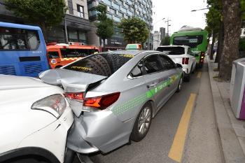 한국외대 정문 주변서 버스 등 차량 5대 추돌 사고…5명 다쳐