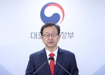 댐 피해주민에 지원하랬더니 해외연수, 건강검진 등에 사용...지원금 42억 부실집행