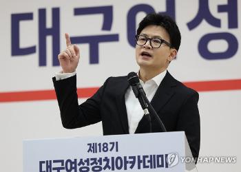 한동훈 “이재명 유죄 나도, '너희도 똑같잖아'에 당당 못하면“