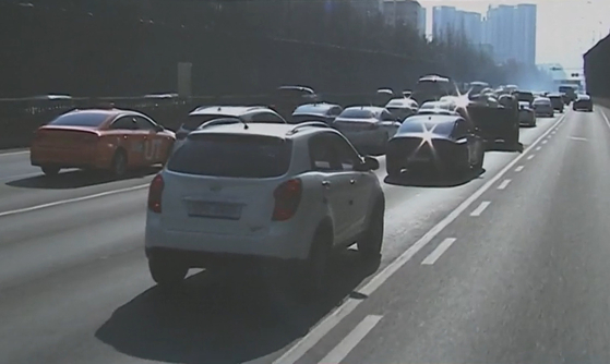 설 연휴 둘째 날 귀성 정체 절정…서울→부산 6시간10분 소요