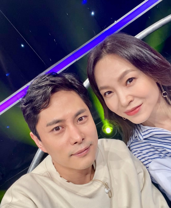 [단독] 이기찬·왁스, '오만추' 출연...25년 절친서 연인 될까 - 뉴스 썸네일 이미지