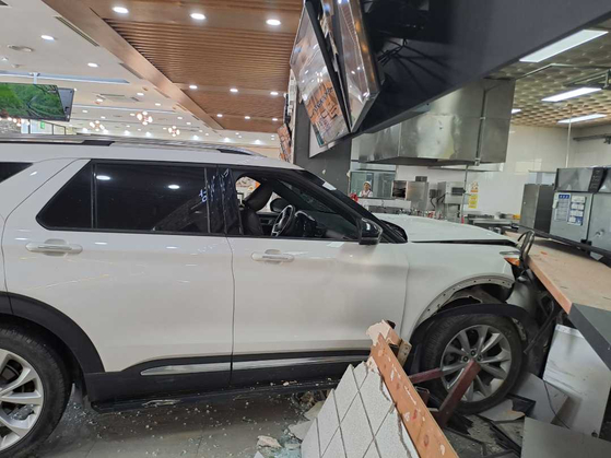 대관령 휴게소 돌진 사고 현장