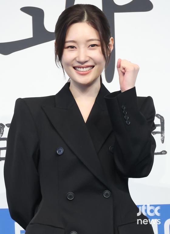에스콰이어 스틸컷