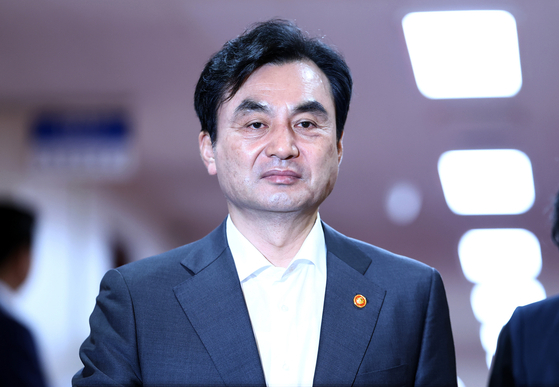 특검 출석 당시 안규백 장관