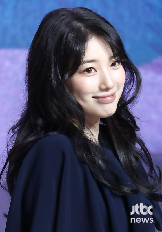 제작발표회에 참석한 수지