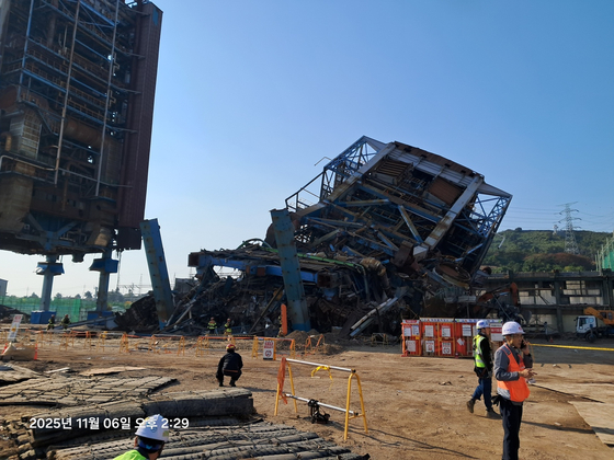 울산 화력발전소 보일러 구조물 붕괴 현장 전경