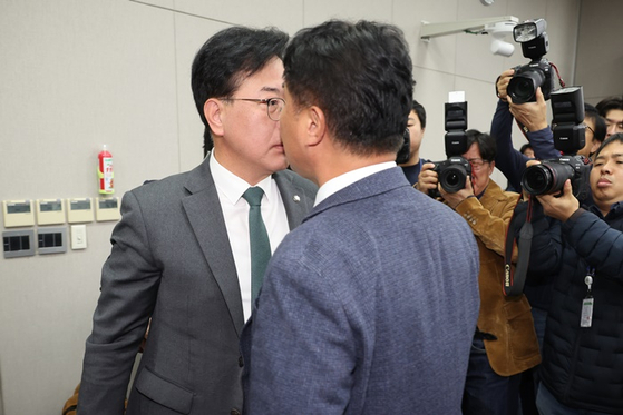 국회 운영위 현장 보도 화면