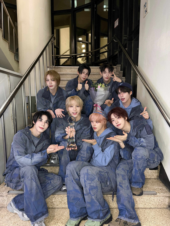 [잡담] 데뷔 4개월만 음방 트로피 6개 | 인스티즈