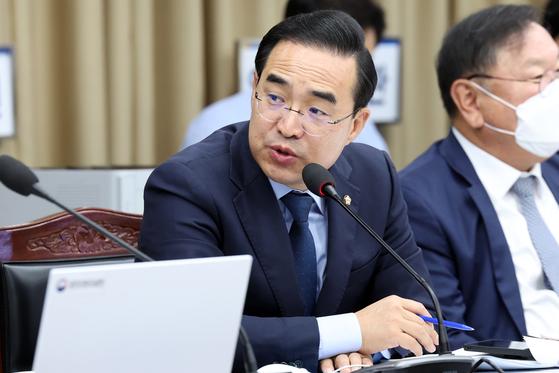 "'이재명 죽이기' 법조인을 특검 추천? 제정신인가"...'친명' 박홍근, ... - 뉴스 썸네일 이미지