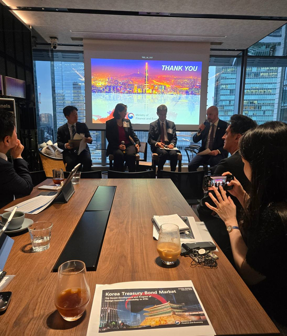 세계국채지수 편입 코앞...일본서 '바이 코리아' 세일즈 나선 정부 - 뉴스 썸네일 이미지